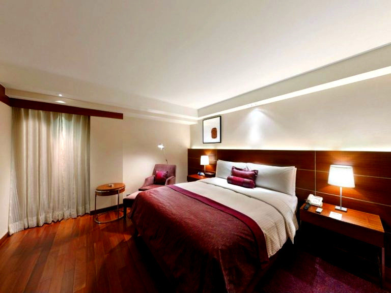 Corner Suite With Citypool View At The Lalit New Delhi - 